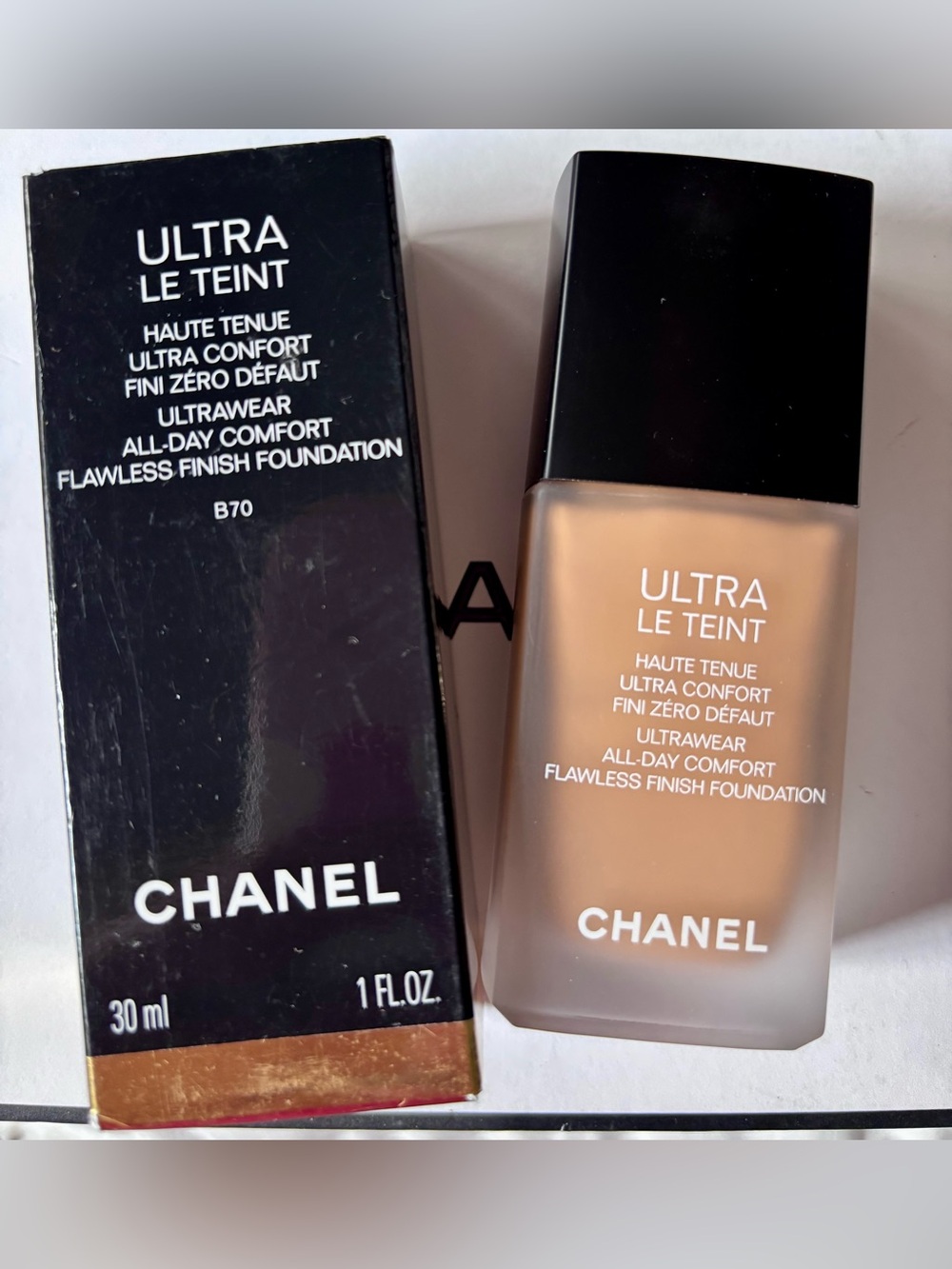 CHANEL Ultra Le Teint Foundation - Warm Tan B70